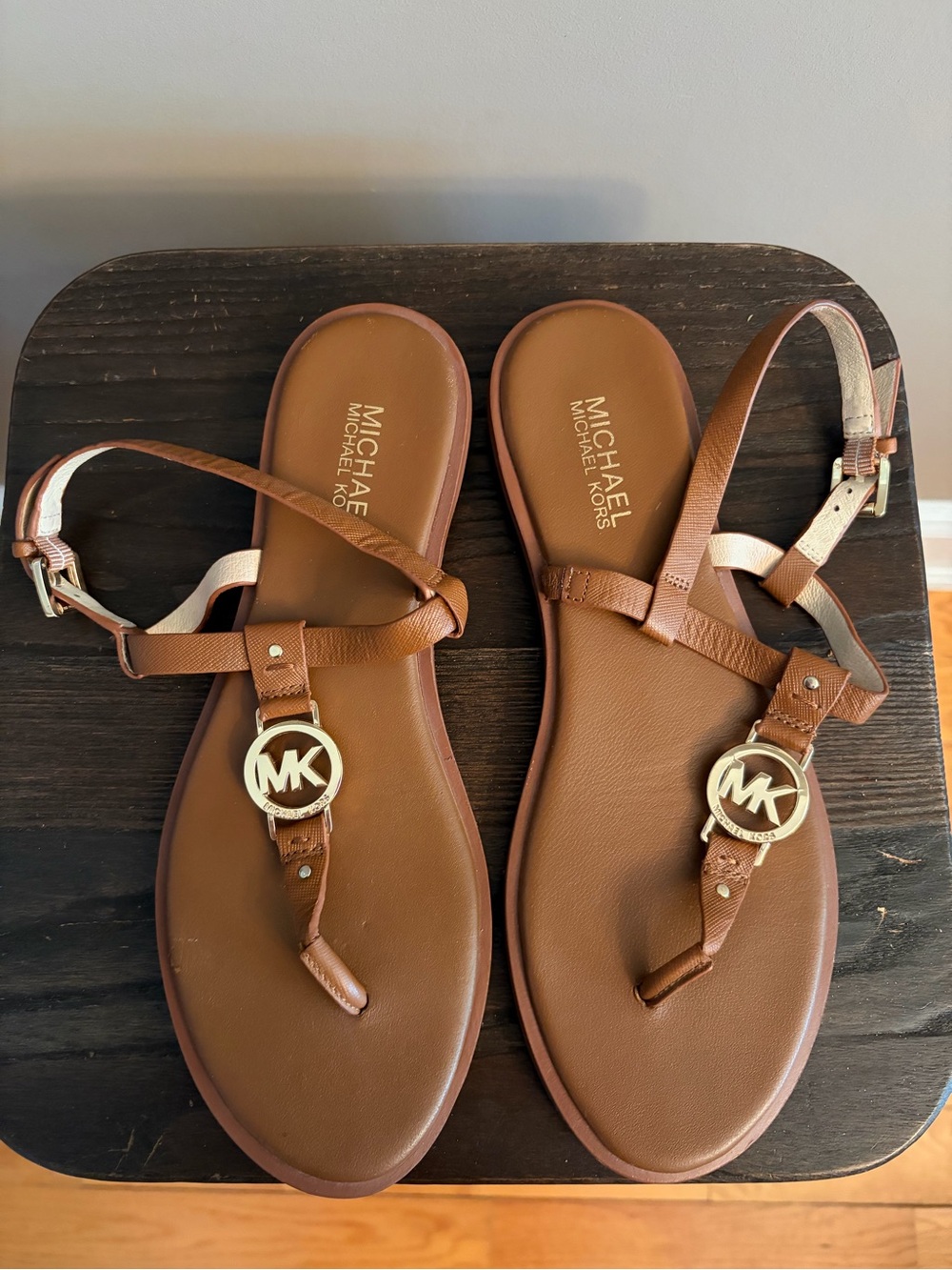Michael Kors Tan Sondra Leather MK Medallion Sandals Women’s Size 9.5